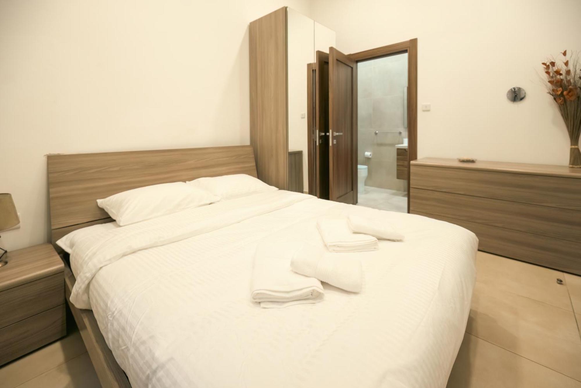 Sliema Central O'Clock B&B Malta Esterno foto